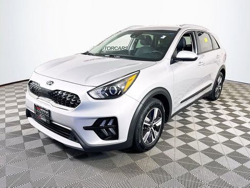 Used 2020 Kia Niro LXS image 3