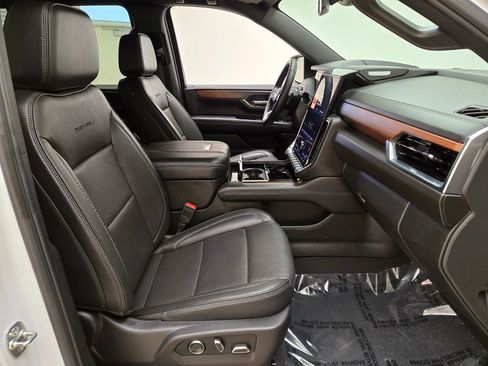 Used 2025 GMC Yukon XL Denali image 26