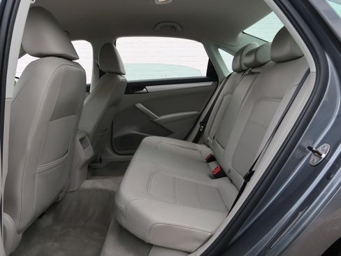 Used 2012 Volkswagen Passat 2.5 SE image 31