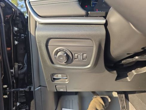 Used 2025 Jeep Grand Cherokee L Limited w/ Black Appearance Package image 25