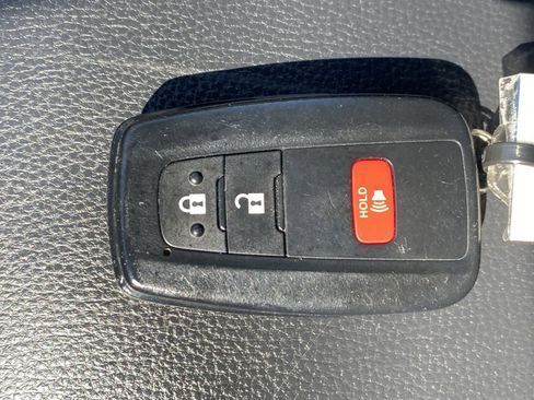 Used 2025 Toyota RAV4 XLE AWD/4WD image 34