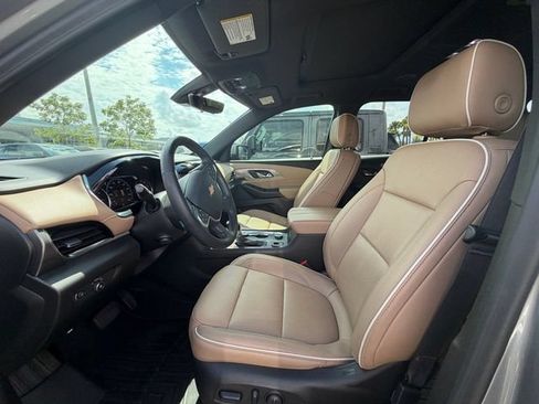 Used 2023 Chevrolet Traverse Premier FWD image 10