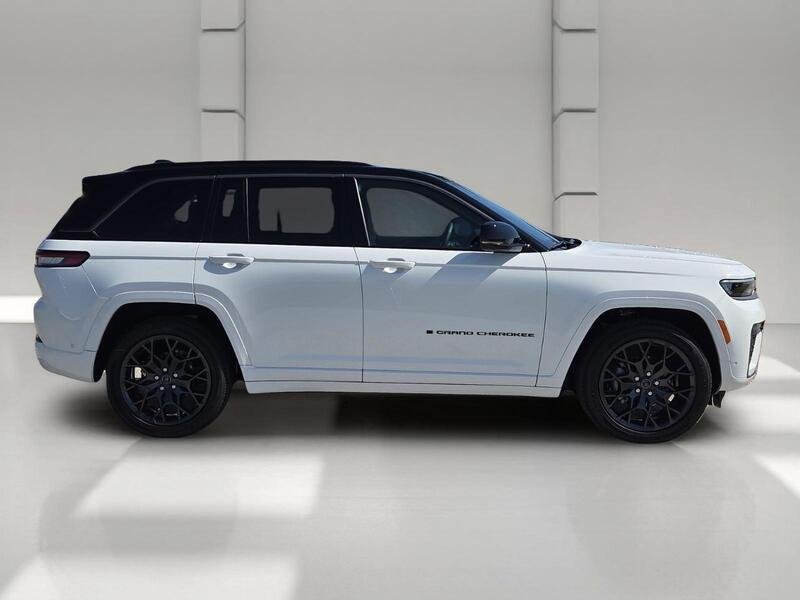 New 2027 Jeep Grand Cherokee Summit AWD/4WD image 6