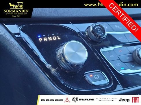 Certified 2025 Chrysler Pacifica Select FWD image 12
