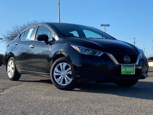 Used 2021 Nissan Versa S image 2