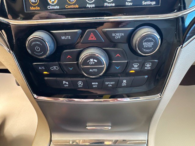 Used 2021 Jeep Grand Cherokee Limited w/ Premium Lighting Group AWD/4WD image 21