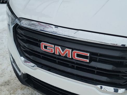 Used 2024 GMC Terrain SLE image 24