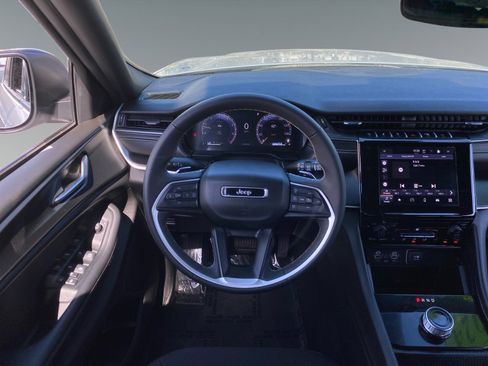 Used 2024 Jeep Grand Cherokee L Laredo RWD image 12