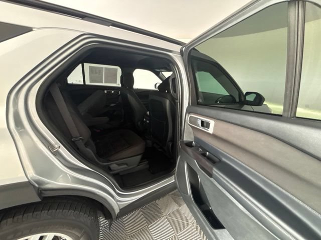 Used 2020 Ford Explorer XLT AWD/4WD image 29