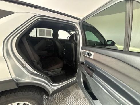 Used 2020 Ford Explorer XLT AWD/4WD image 29