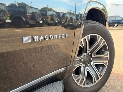 Used 2024 Jeep Wagoneer Series II w/ Flexible Seating Group RWD image 12