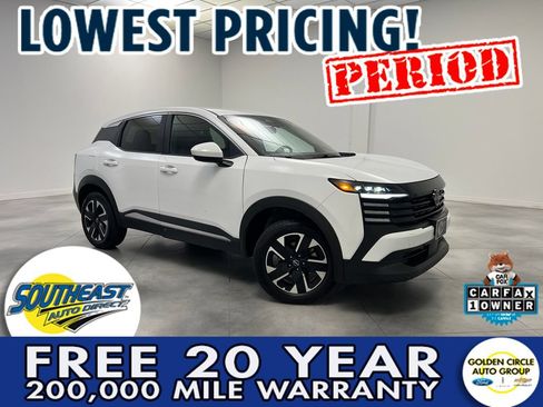 Used 2025 Nissan Kicks SV AWD/4WD image 1