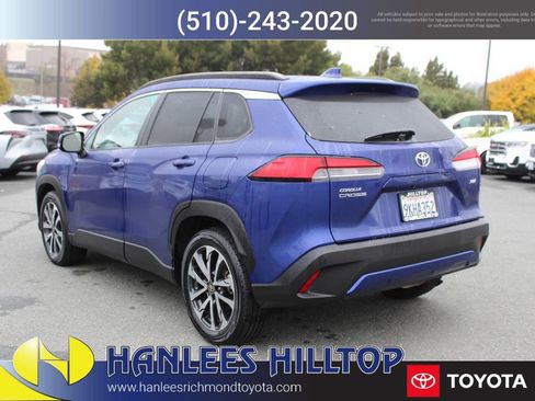 Used 2024 Toyota Corolla Cross XLE image 9
