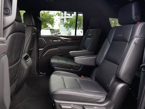 Used 2024 Cadillac Escalade ESV Luxury image 15