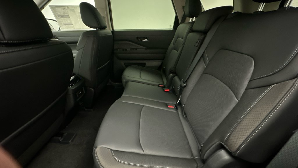 New 2026 Nissan Pathfinder SL AWD/4WD image 10