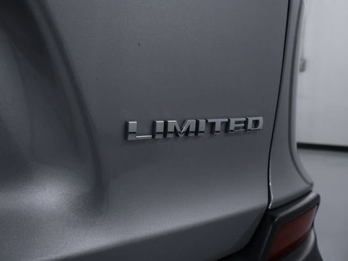 Used 2020 Jeep Cherokee Limited image 11