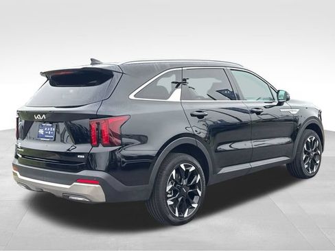 Certified 2026 Kia Sorento EX AWD/4WD image 5