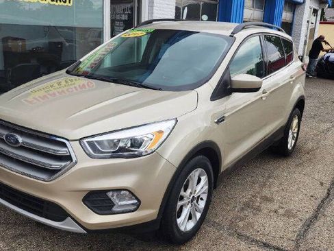 Used 2017 Ford Escape SE w/ SE Leather Comfort Package FWD image 1