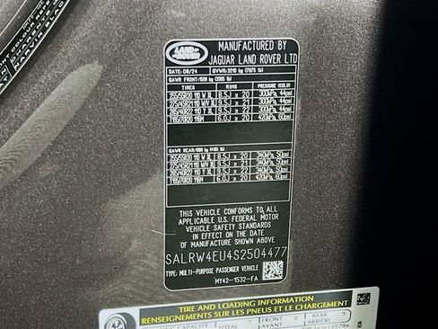 Used 2025 Land Rover Discovery Metropolitan Edition AWD/4WD image 35