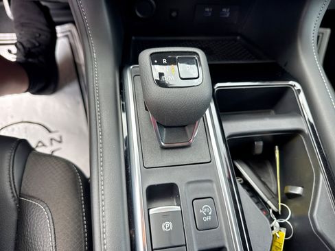 Used 2024 Nissan Pathfinder SL w/ SL Premium Package FWD image 19