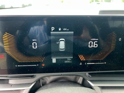 Used 2026 Kia Carnival EX FWD image 18