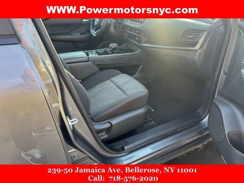 Used 2024 Nissan Rogue SV FWD image 26