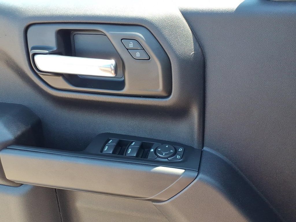 Used 2024 Chevrolet Silverado 1500 Custom Trail Boss w/ Turbomax Blackout Package AWD/4WD image 5
