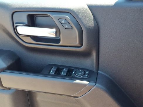 Used 2024 Chevrolet Silverado 1500 Custom Trail Boss w/ Turbomax Blackout Package AWD/4WD image 5
