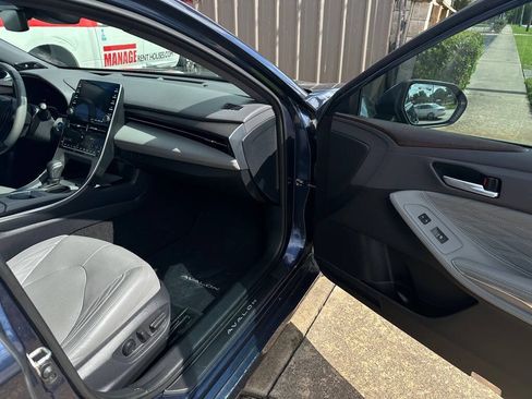 Used 2019 Toyota Avalon Limited FWD image 13