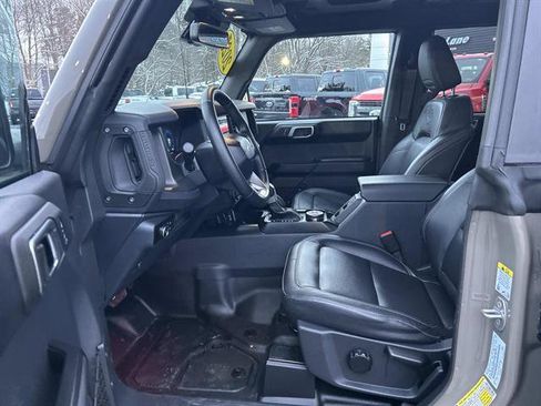Used 2025 Ford Bronco Badlands image 12