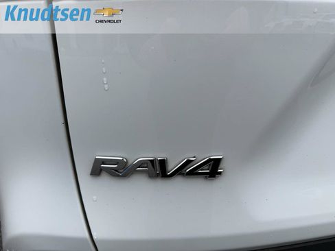 Used 2022 Toyota RAV4 XLE image 10