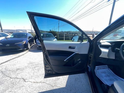 Used 2023 Toyota Corolla Cross L image 9