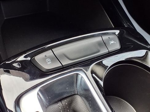 Used 2025 Chevrolet Trax LT w/ LT Convenience Package image 9