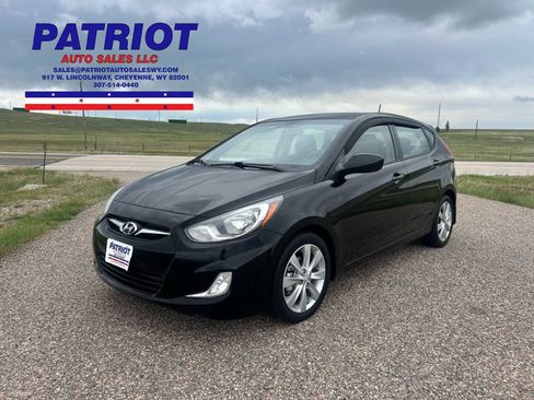 Used 2012 Hyundai Accent SE FWD image 1