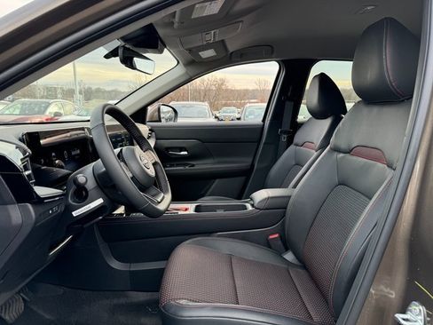 Used 2025 Nissan Kicks SR w/ Illumination Package image 14