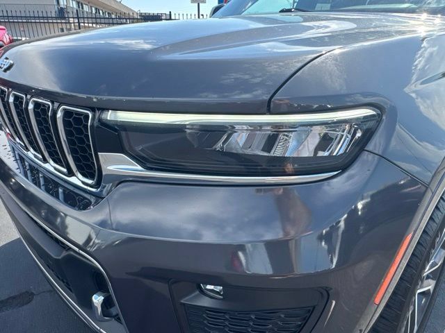 Used 2021 Jeep Grand Cherokee L Overland w/ Luxury Tech Group IV AWD/4WD image 24