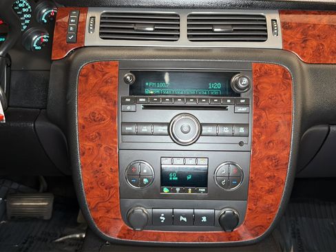 Used 2011 Chevrolet Avalanche LT w/ Luxury Package AWD/4WD image 15