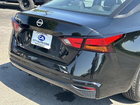 Used 2025 Nissan Altima 2.5 SV image 12