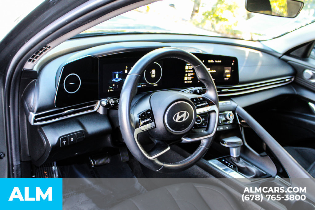 Used 2025 Hyundai Elantra SEL FWD image 28