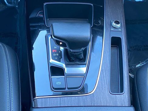 Used 2023 Audi Q5 2.0T Premium image 11