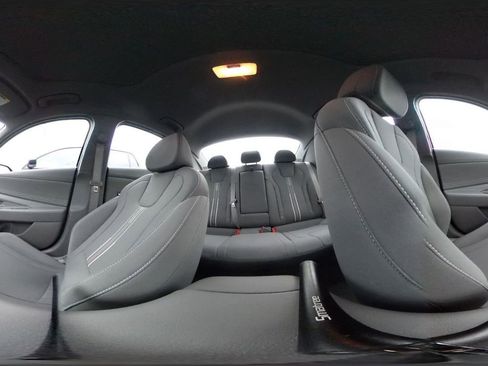 Used 2025 Hyundai Elantra SEL image 42