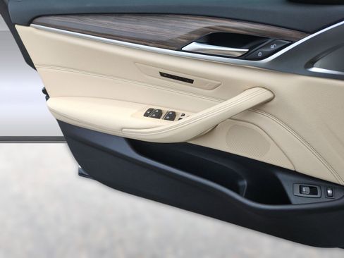 Used 2018 BMW 530e xDrive 530e xDrive iPerformance image 6