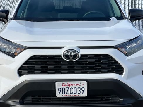 Used 2022 Toyota RAV4 LE AWD/4WD image 15