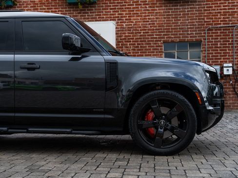 Used 2025 Land Rover Defender 110 X image 18