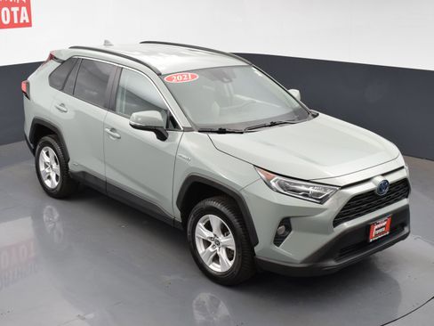 Used 2021 Toyota RAV4 XLE image 21