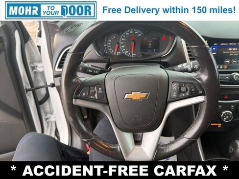 Used 2020 Chevrolet Trax LT w/ LT Convenience Package image 18