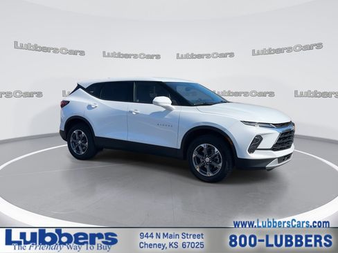 Used 2025 Chevrolet Blazer LT image 2