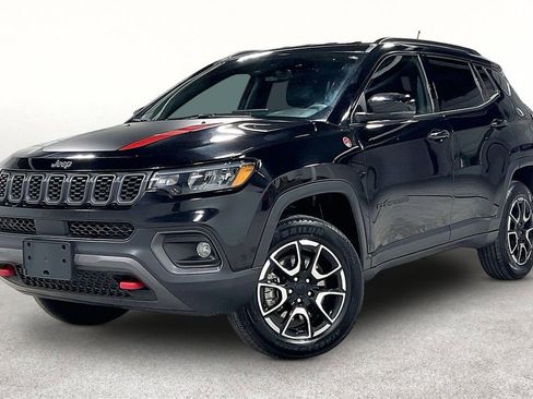 Used 2024 Jeep Compass Trailhawk AWD/4WD image 14