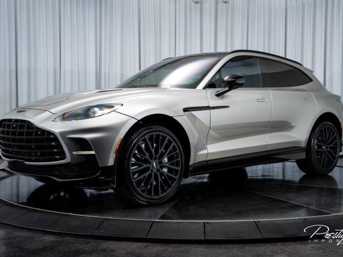 Used 2025 Aston Martin DBX 707 image 8