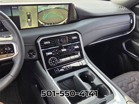 Used 2025 Nissan Armada Platinum image 31